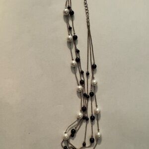 Elegant Black and White Pearl Necklace